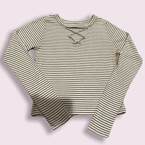 b&w stripped long sleeve hollister top